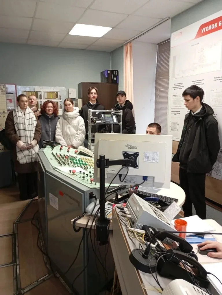 Обучающиеся Уральского железнодорожного техникума и школьники общеобразовательных организаций посетили Екатеринбургский центр организации работы железнодорожных станций